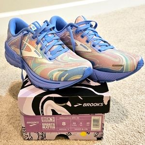 NWT Brooks Adrenaline GTS 22 women